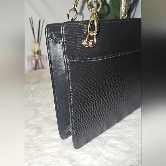 Authentic Louis Vuitton Epi - Picture 9 of 17